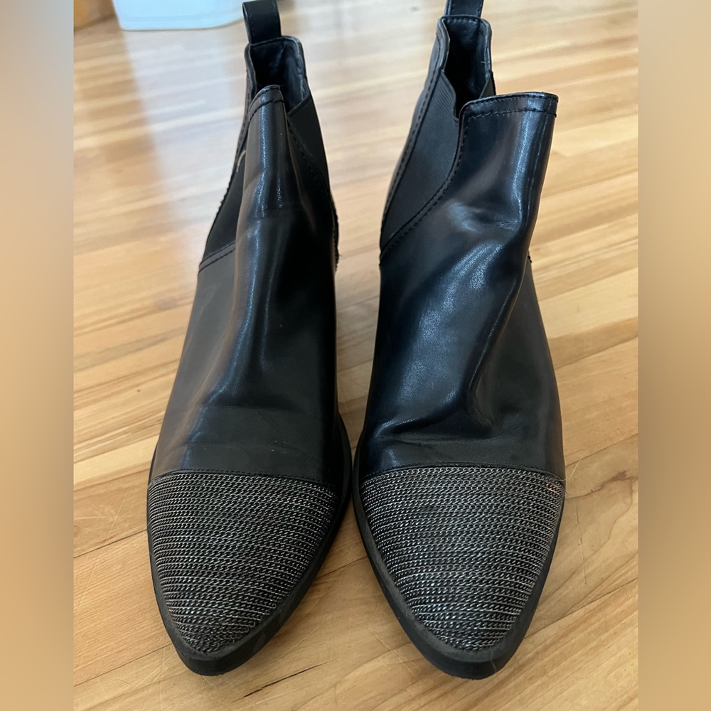 Black Booties w Chain Detailing on Toe Women’s Size 10